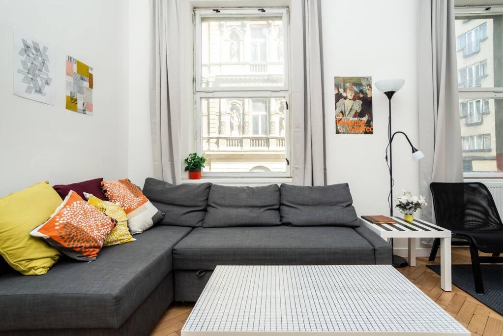 Bright, Spacious Apartment In The Historic Centre Praga Exterior foto